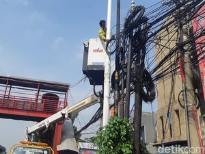 Pemindahan 25 Km Kabel Tiang ke SJUT di Jaksel Ditargetkan Tuntas Maret 2024 Pemindahan 25 Km Kabel Tiang ke SJUT di Jaksel Ditargetkan Tuntas Maret 2024