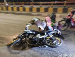 Teror Laron di Jembatan Kali Porong Sidoarjo, Pemotor Berjatuhan