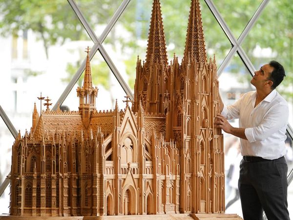 Pengungsi Suriah Bikin Miniatur Gereja Cologne, Mirip Banget Aslinya