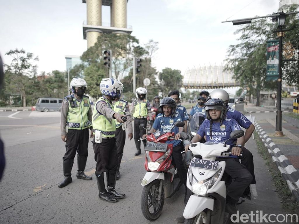Hendak ke Stadion Si Jalak Harupat, Bobotoh Diputar Balik Polisi