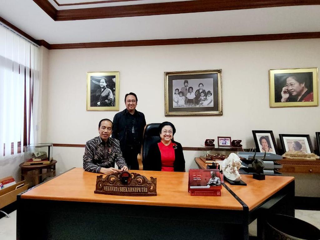 Jelang Rakernas PDIP, Jokowi Duduk Bareng Megawati Ditemani Prananda