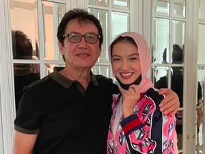 Raline Shah Curi Perhatian: Pakai Pasmina dan Bersanding dengan Ayah Raline Shah Curi Perhatian: Pakai Pasmina dan Bersanding dengan Ayah