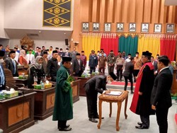 Sabarudi Resmi Jadi Ketua DPRD Pekanbaru Gantikan Hamdani