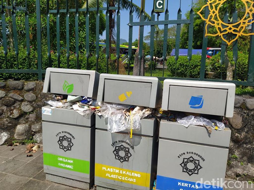 Foto Tumpukan Sampah di Sekitar Kawasan Borobudur