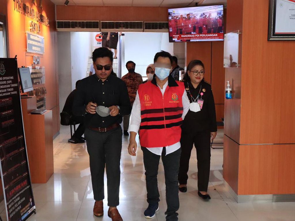 Tersangka Kasus Korupsi Hibah Air Minum PDAM Bitung Rp 14 M Ngaku Dijebak Tersangka Kasus Korupsi Hibah Air Minum PDAM Bitung Rp 14 M Ngaku Dijebak