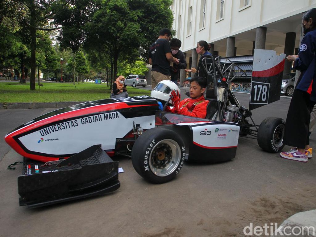 Mobil Balap Bimasakti UGM Siap Berlaga di Formula Student Netherlands