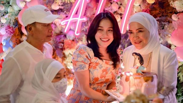7 Momen Meriah Pesta Ulang Tahun Ayu Ting Ting, Nuansa Serba Pastel