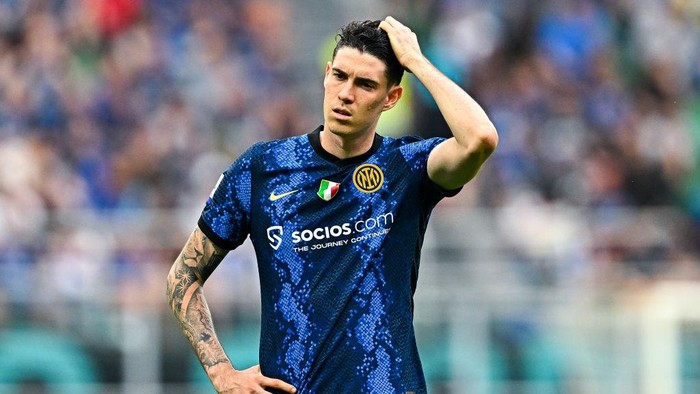 MILAN, ITALY - MAY 22: Alessandro Bastoni of Inter reacts during the Serie A match between FC Internazionale and UC Sampdoria at Stadio Giuseppe Meazza on May 22, 2022 in Milan, Italy. (Photo by Simone Arveda/Getty Images)