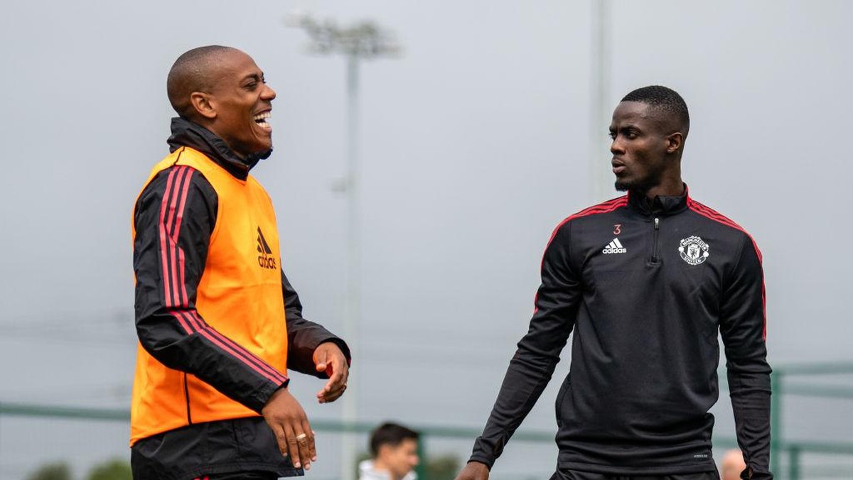 Martial dan Bailly dikabarkan akan dilepas MU di musim panas ini. Foto: Manchester United via Getty Imag/Ash Donelon