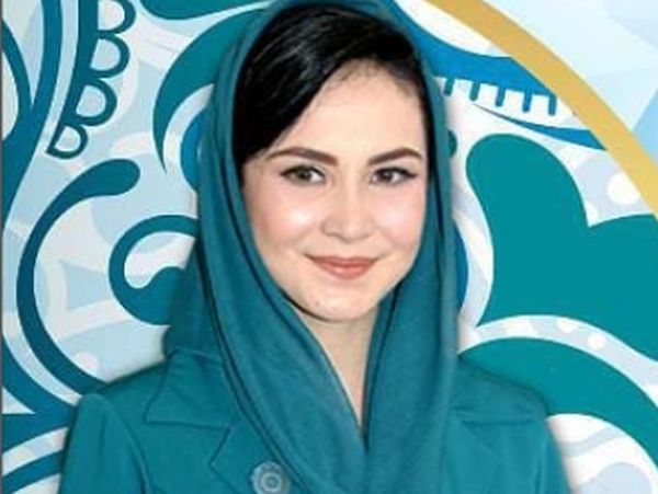 7 Gaya Artis yang Jadi Istri Pejabat, Cantik Berwibawa