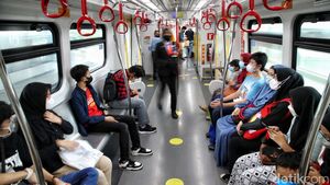 HUT DKI Jakarta, Naik LRT Jakarta Gak Pakai Bayar