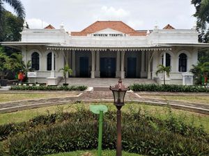 Ada Pameran Hari Batik Nasional 2024, Ini Cara ke Museum Tekstil Jakarta Ada Pameran Hari Batik Nasional 2024, Ini Cara ke Museum Tekstil Jakarta
