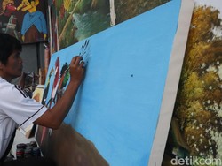 Kisah Mantan DJ yang Kini Jadi Pelukis di Jalan Braga Bandung