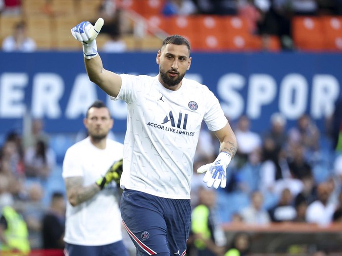 MONTPELLIER, FRANCE - MAY 14: Goalkeeper of PSG Gianluigi Donnarumma during the Ligue 1 Uber Eats match between Montpellier HSC (MHSC) and Paris Saint Germain (PSG) at Stade de la Mosson on May 14, 2022 in Montpellier, France. (Photo by John Berry/Getty Images)
