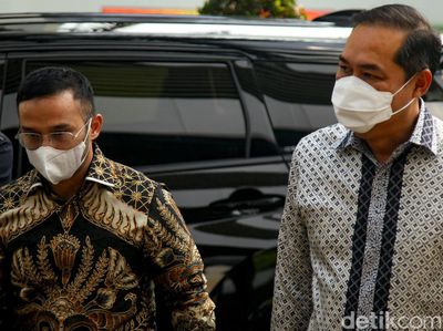 Ekspresi Eks Mendag Lutfi Dipanggil Kejagung Soal Kasus Minyak Goreng