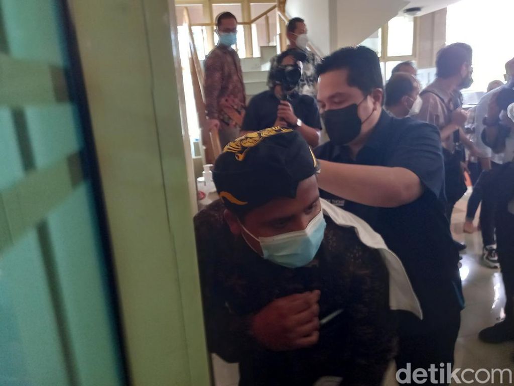 Kunjungi Kantor PP Muhammadiyah di Jogja, Erick Thohir Dicegat Pendukung