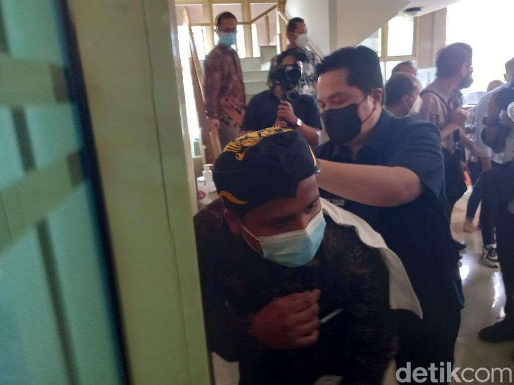 Kunjungi Kantor PP Muhammadiyah di Jogja, Erick Thohir Dicegat Pendukung Kunjungi Kantor PP Muhammadiyah di Jogja, Erick Thohir Dicegat Pendukung