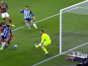 Video: Begini Aksi Cetak Gol Evanilson, Pemain Incaran MU