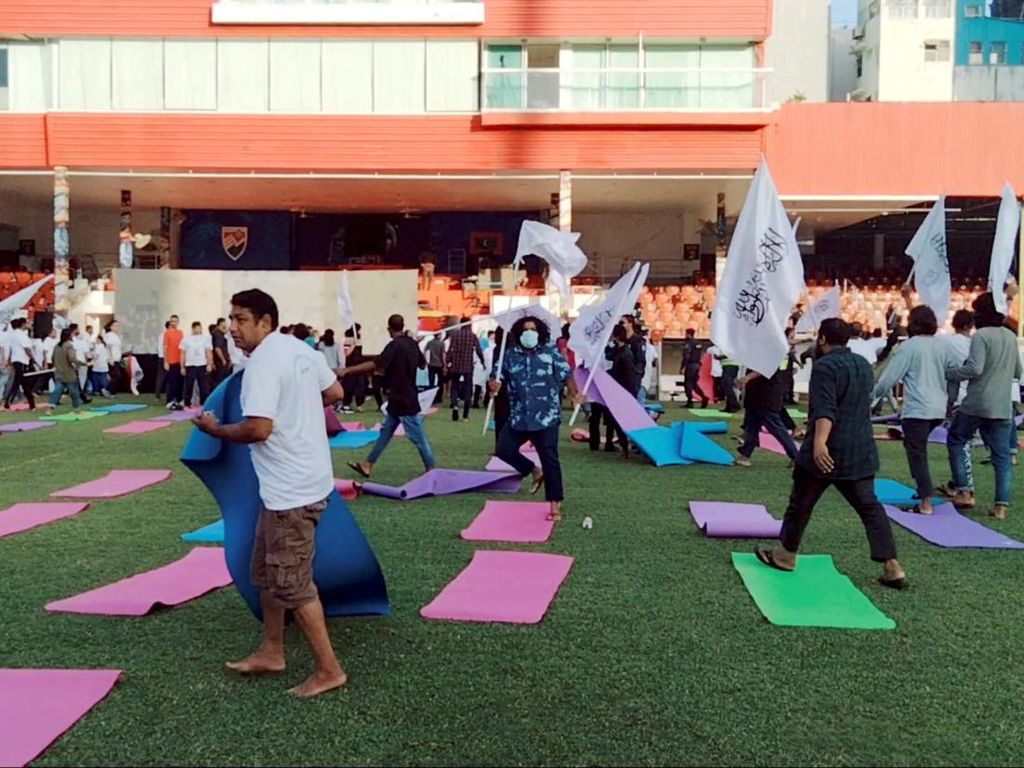 Foto: Detik-detik Perayaan Hari Yoga di Maldives Diserang Massa