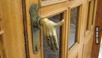 8 Foto Gagang Pintu Nyeleneh Hasil Karya Netizen S3, Bikin Gagal Paham