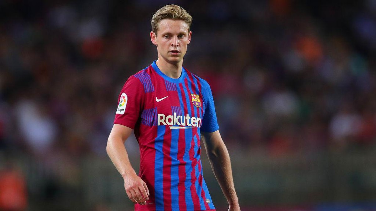 Manchester United masih kesulitan mengeluarkan Frenkie de Jong dari Barcelona. Andai operasi itu gagal, MU menyiapkan dua pemain alternatif. (Foto: Getty Images/Eric Alonso)
