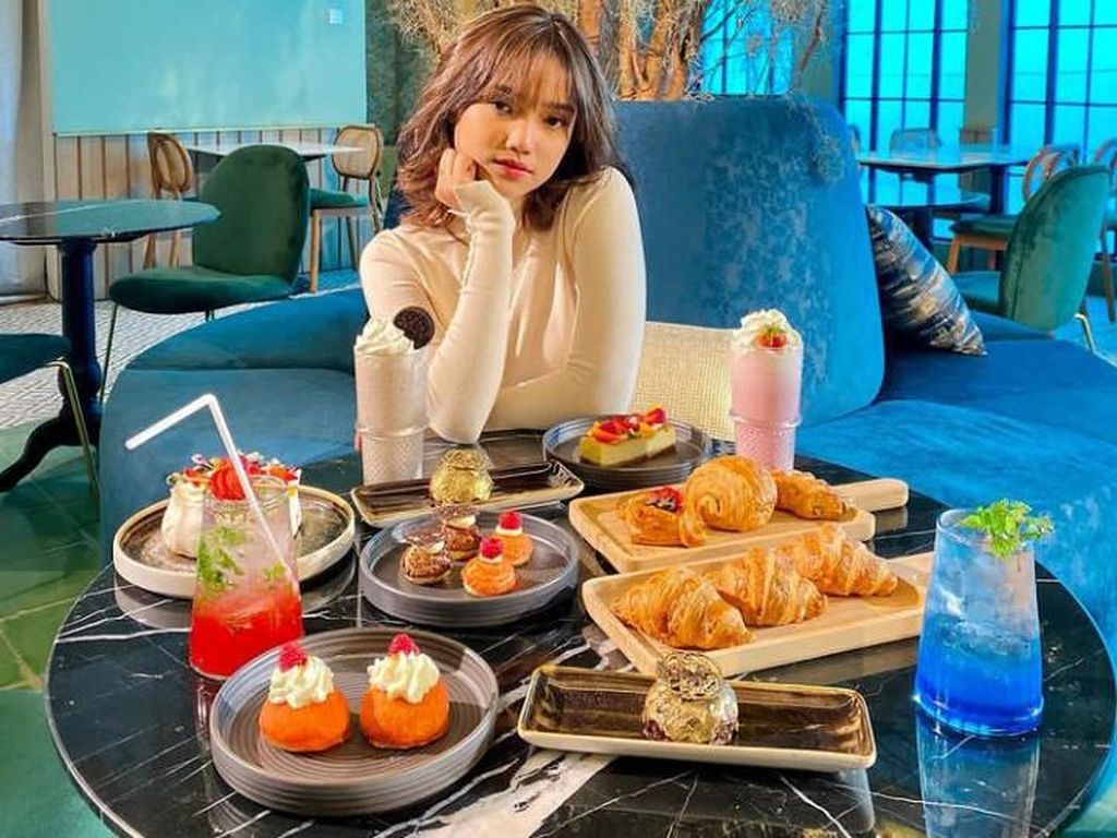 Main Film Bukan Cinderella, Ini 10 Potret Fujianti yang Doyan Ngemil Cokelat Main Film Bukan Cinderella, Ini 10 Potret Fujianti yang Doyan Ngemil Cokelat