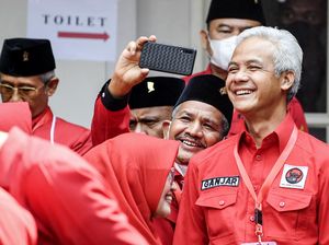 Senyum Ganjar Jadi Magnet di Antara Kader PDIP