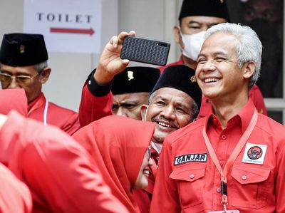 Senyum Ganjar Jadi Magnet di Antara Kader PDIP