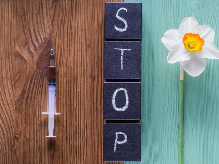 Hari Anti Narkoba Internasional 2022 The concept of stop drug addiction. Choosing between drugs and a healthy lifestyle.