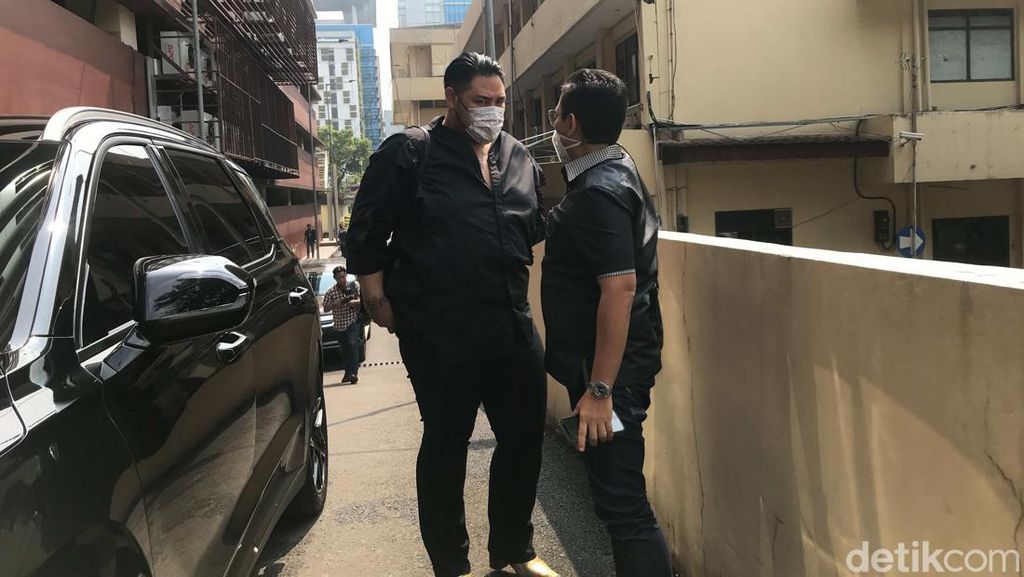 Ivan Gunawan Serba Hitam Kembali ke Bareskrim Terkait DNA Pro Ivan Gunawan Serba Hitam Kembali ke Bareskrim Terkait DNA Pro
