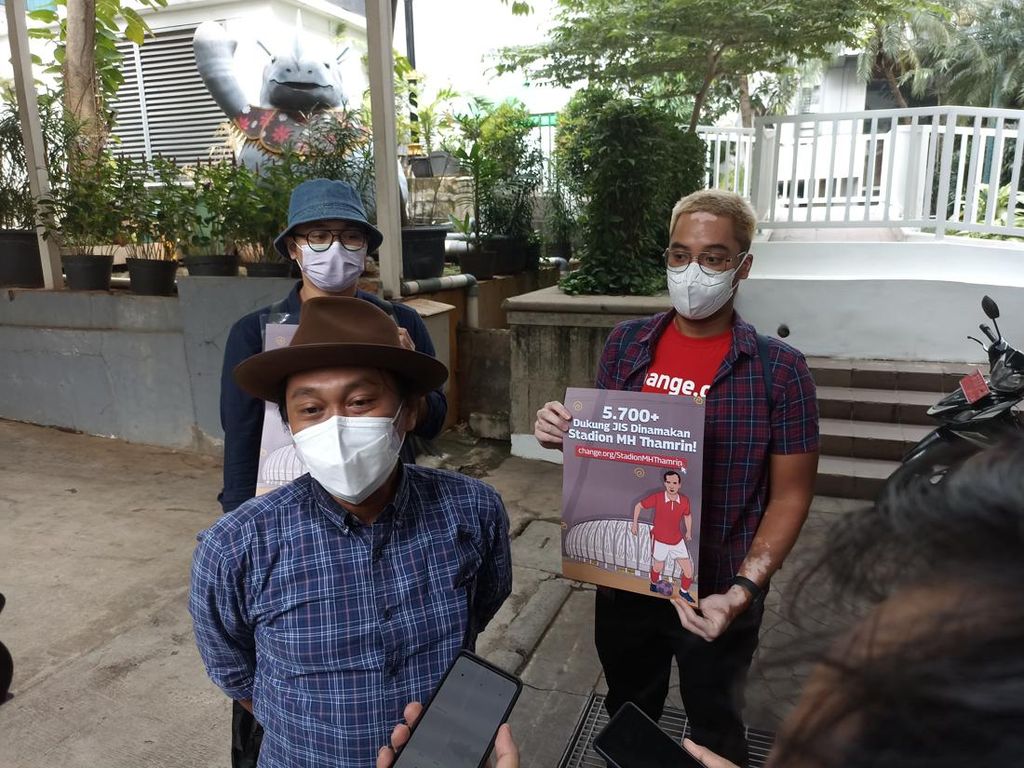 JJ Rizal Sambangi Anies Serahkan Petisi Usulan Pergantian Nama JIS