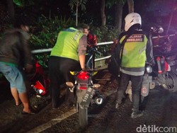 Detik-detik Pengendara CBR Tewas Tabrak Pejalan Kaki-PJU Depan SPBU Ngagel