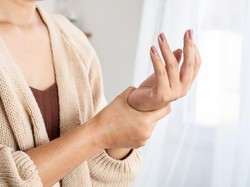 Mengenal Carpal Tunnel Syndrome, Bedanya dengan Trigger Finger dan DeQuarvain