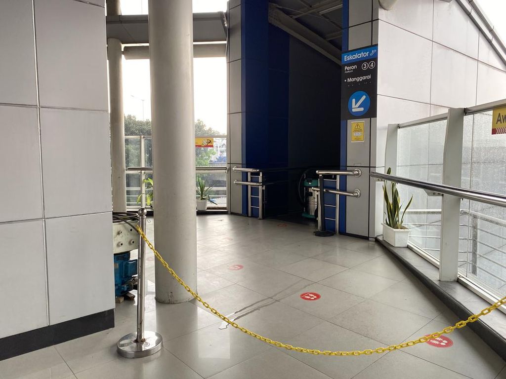 Menanti Perbaikan Lift-Eskalator Selesai di Stasiun Cakung