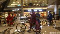 Kring.. Kring.. Sepeda Ontel Wira-wiri di Pusat Perbelanjaan