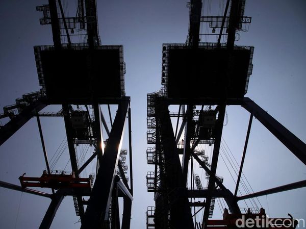 Foto-foto Crane Baru JICT di Terminal Peti Kemas Tanjung Priok