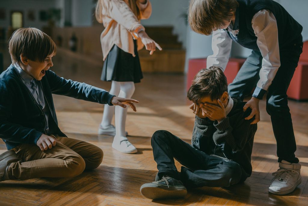 Mengetahui anak menjadi pelaku bullying tentu sangat menyedihkan. Lalu apa yang harus dilakukan orang tua untuk menghadapinya? (Foto: Pexels.com/ Mikhail Nilov)