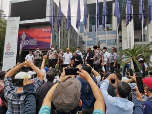 Pulang dari Blusukan, Mendag Zulhas Langsung Diserbu Pendemo