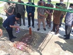 Usai Kunjungi Kantor Muhammadiyah, Erick Thohir Ziarah Makam Buya Syafii