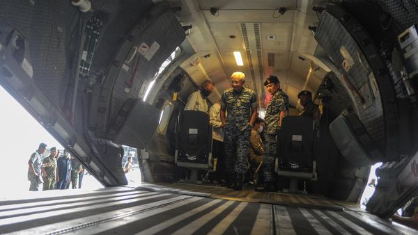 Panglima Tentara Malaysia Cek 2 Pesawat CN 235 yang Digarap PTDI