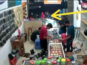 Maling di Probolinggo Terekam CCTV Curi HP, Korban Tunggu Itikad Baik Pelaku