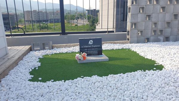 Potret Viral Kuburan Internet Explorer di Korea Selatan