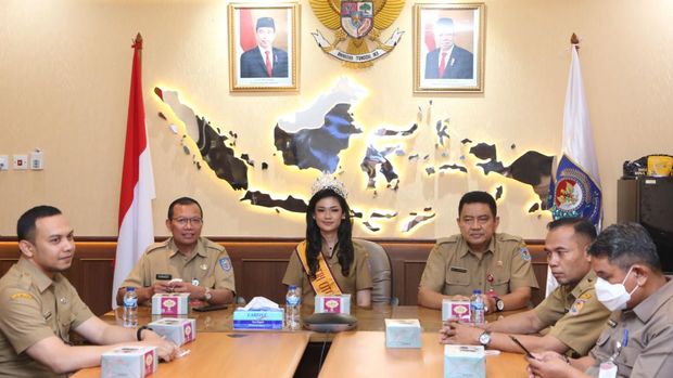 Putri Otonomi Indonesia 2022 Gresita Fenny Yohana Siahaan menjabat Wakil Menteri Dalam Negeri selama sehari pada Selasa (21/6).