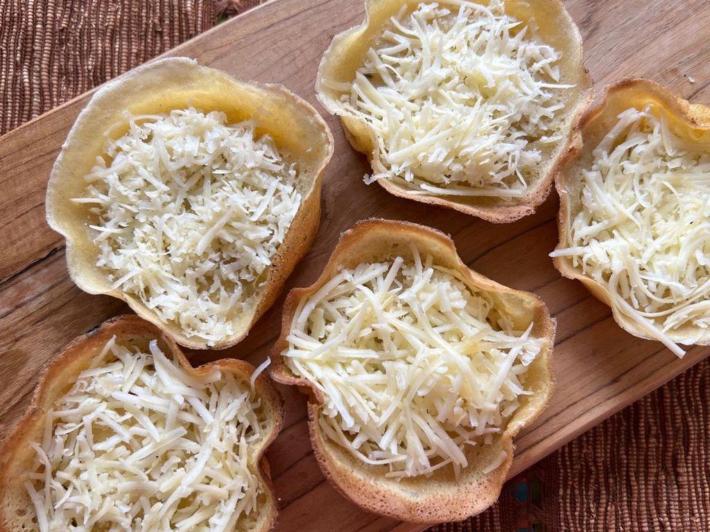 Resep Martabak Manis Mini Topping Keju yang Empuk Gurih Resep Martabak Manis Mini Topping Keju yang Empuk Gurih