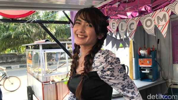 Revi Mariska Bintang Sinetron Kolosal yang Dulu Dibilang Depresi