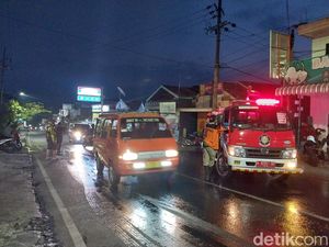 Solar Tumpah ke Jalan, Puluhan Pengendara Roda Dua di Kota Batu Terjatuh