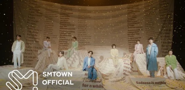Super Junior-Callin'/Foto: youtube.com/smtown Super Junior kembali dengan lagu yang emosional berjudul Callin' diawal tahun 2022.