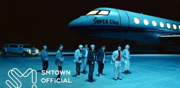 Super Junior-Super Clap/Foto: youtube.com/smtown Super Clap menjadi lagu comeback Super Junior dengan formasi lengkap di tahun 2019.