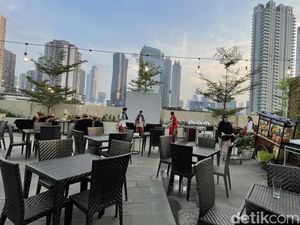 Menikmati Sore yang Sepoi-sepoi di Spot Lapang Jaksel