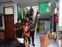 Khawatir Melarikan Diri, Kejari Buleleng Tahan Ketua LPD Anturan